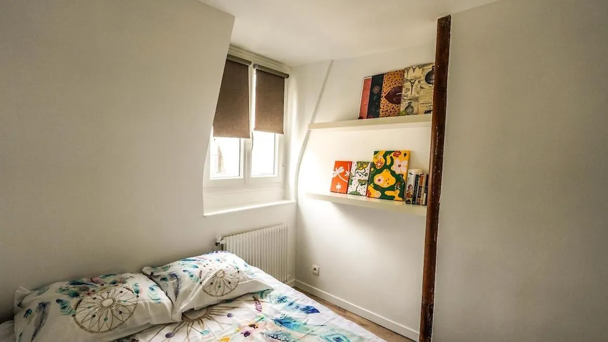 09 Grand Sunny Flat Notre Dame Apartment Paris