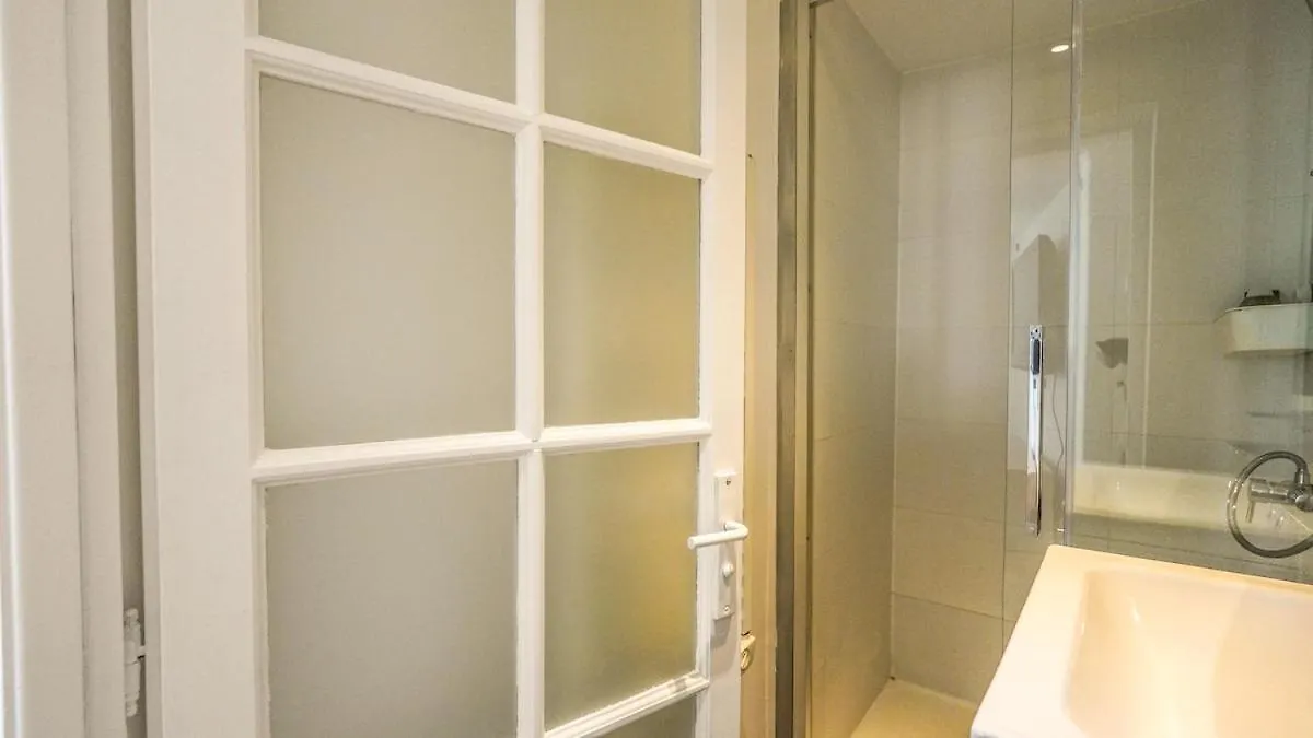 09 Grand Sunny Flat Notre Dame Apartment Paris